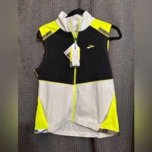 New with tags Brooks carbonite running vest large reflective neon yellow